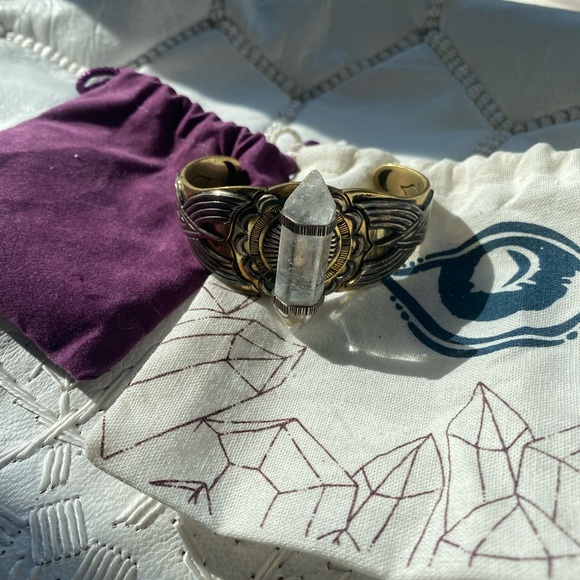 BAHGSU Jewels quartz crystal cuff - Picture 2 of 7